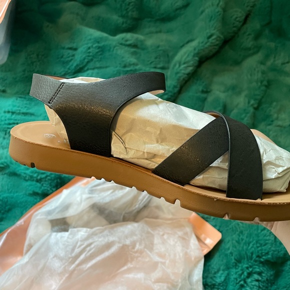 SHEIN black sandals - Picture 3 of 6